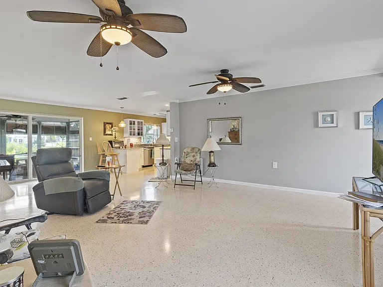 4020 Palm Dr — Photo 7