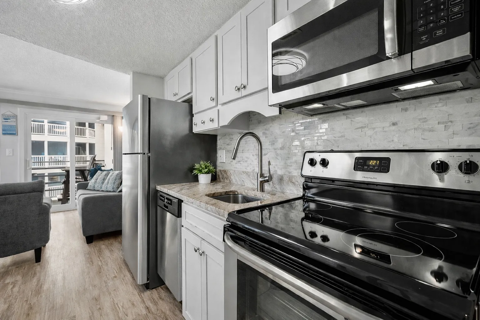 2 bed, 572 sqft, $1,850 — Photo 2