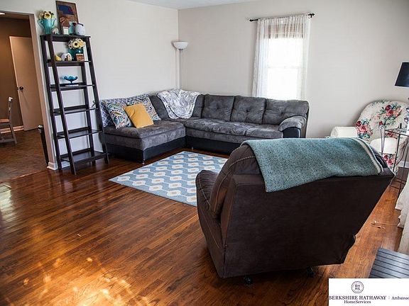 3rd image of 6926 Charles St