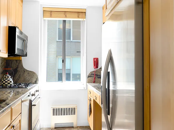 220 East 65th Street image 7 of 23