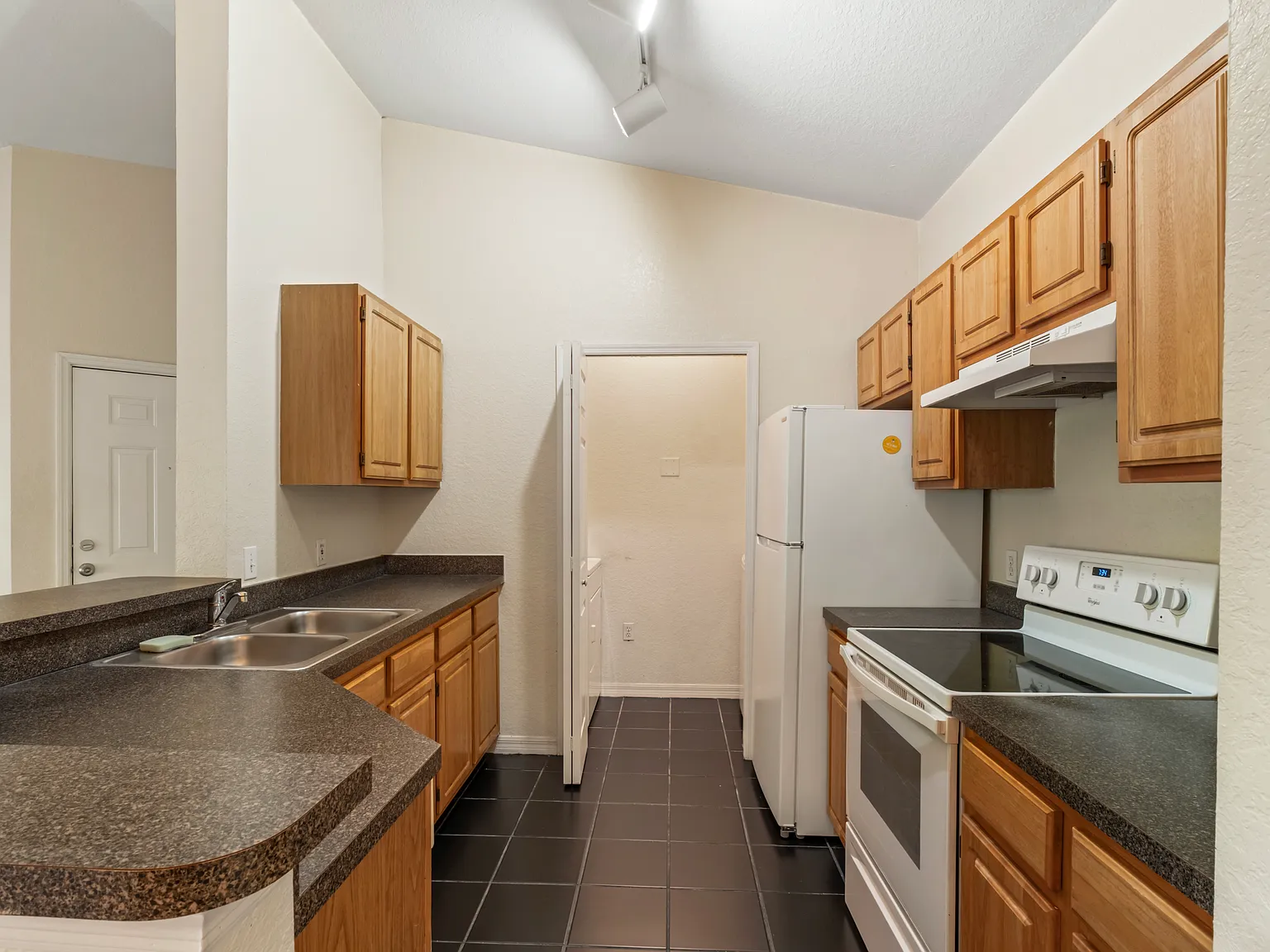 1 bed, 713 sqft, $1,250 — Photo 3