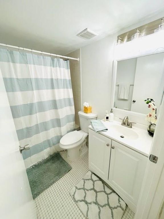 714 Gardens Dr APT 103, photo 9