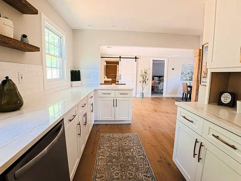 2402 Lancelot Dr — Photo 6