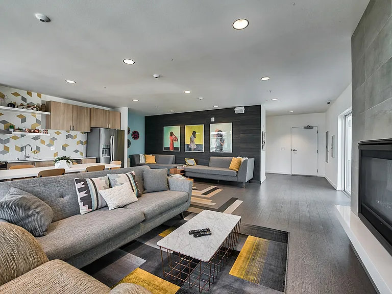 The Central — Photo 11