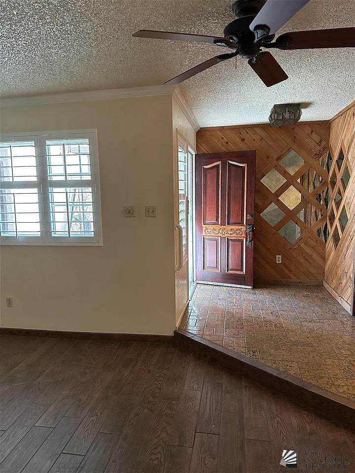 2 bed, 2.0 bath, 1310 sqft, $1,425 — Photo 2