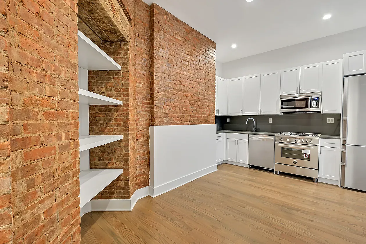 121 Madison Avenue — Photo 1