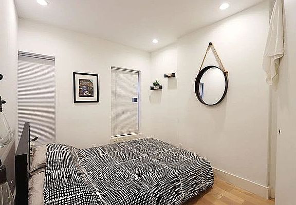 5th image of 244 E 46th St #1CD
