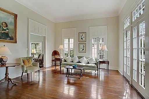 5th image of 43 Versailles Blvd