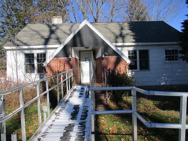 1st image of 413 W Main St