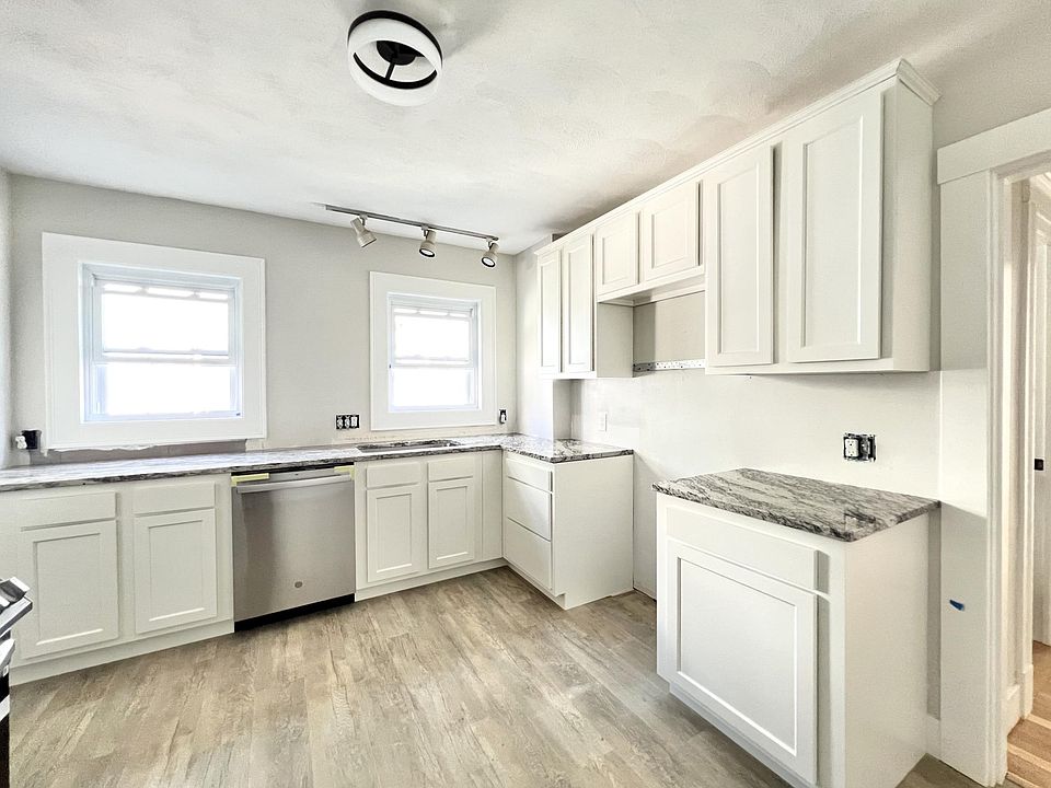 The freshly renovated modern kitchen.