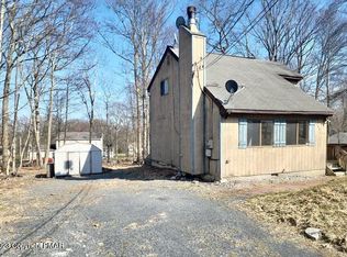 4378 Pine Ridge Dr, Bushkill, PA 18324