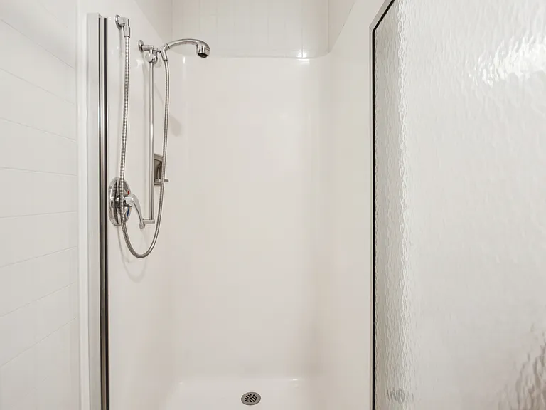 1032 Hope Street Apartments — Photo 13