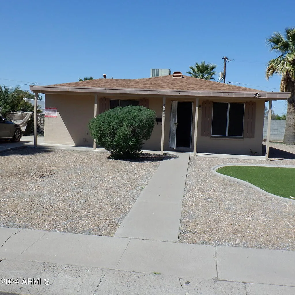 3 bed, 1339 sqft, $2,600 — Photo 1