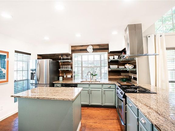 4th image of 705 Canyon Bend Dr