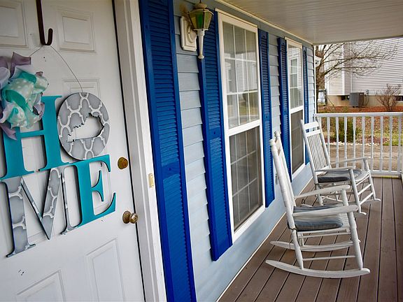 3rd image of 108 Tulip Oak Cir