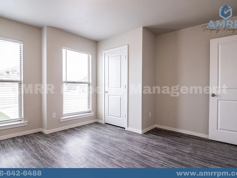 2125 N Texas Ave — Photo 16