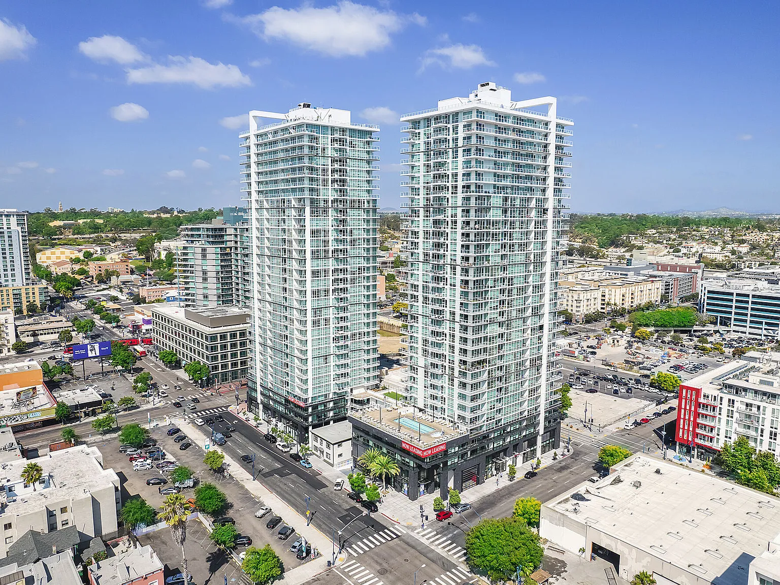 Broadway Towers — Photo 1