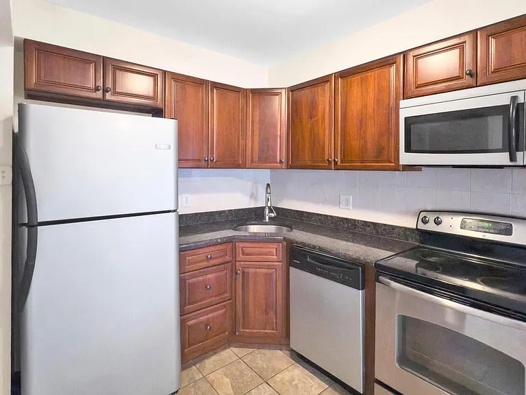 230 Market St #3 — Photo 8