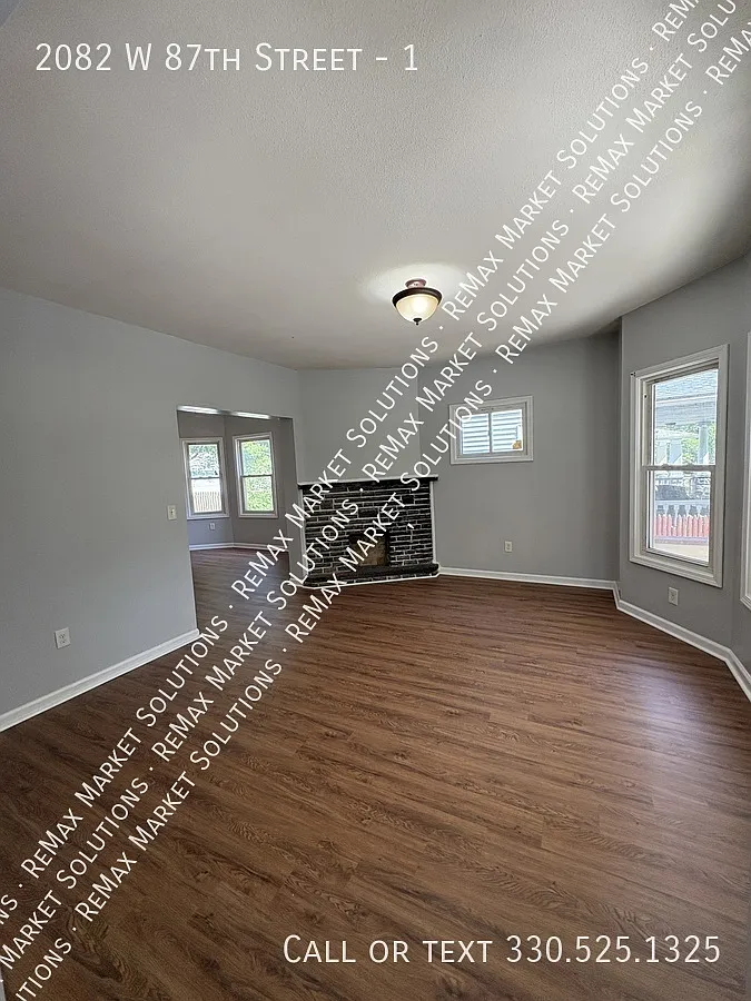 Stunning First floor Unit in Cleveland! — Photo 2
