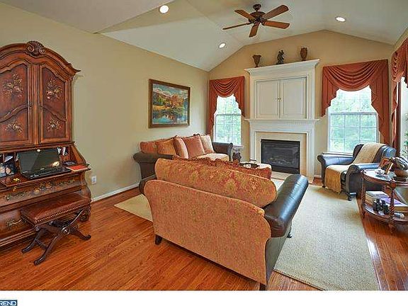 5th image of 236 Deepdale Dr