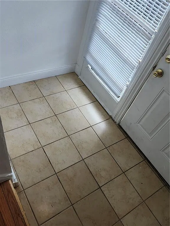 2 bed, 925 sqft, $1,300 — Photo 2