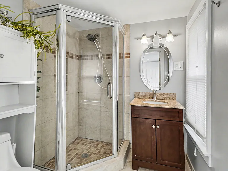 1430 Rossdale Dr — Photo 15