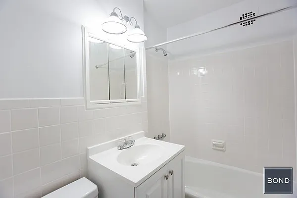 Rented by Bond New York | media 33