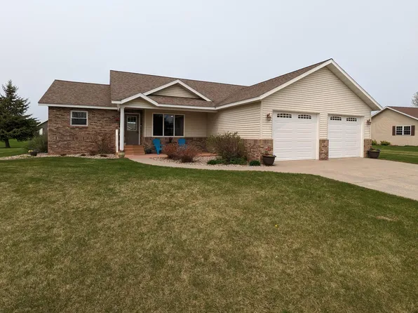 708 12th St NW, Perham, MN 56573