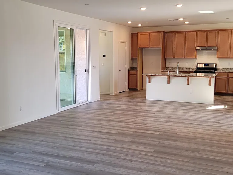 1457 W Woodward Ave — Photo 5
