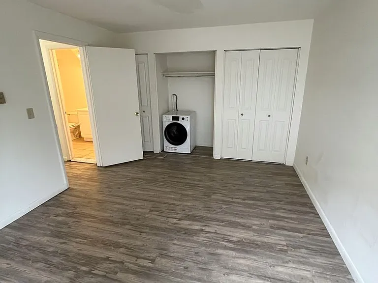 University Park Apartments near Cornell University — Photo 354