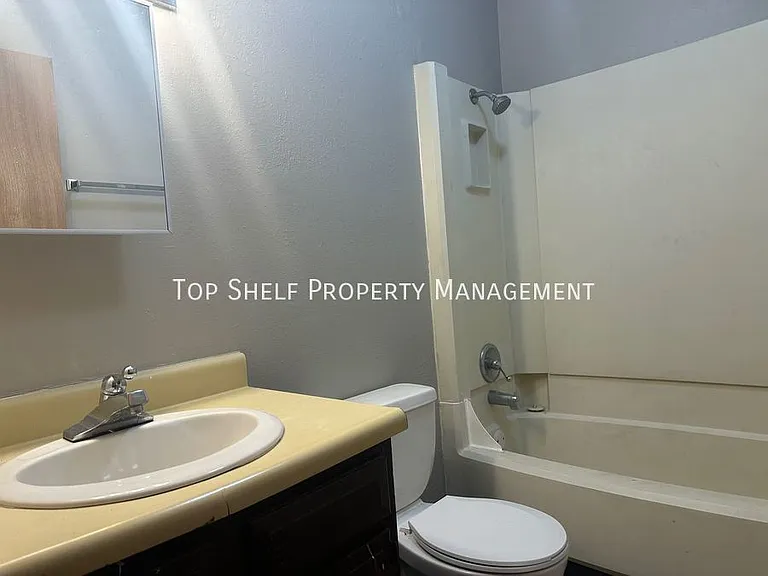 1328 Williams St — Photo 7