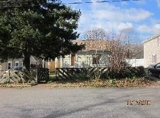 360 Main St, Scituate, RI 02831