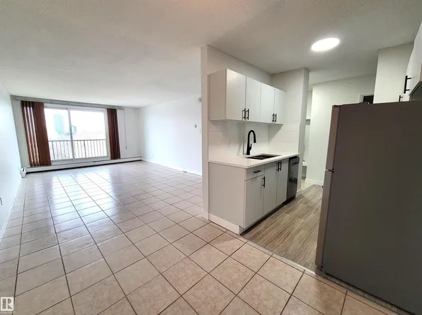 9028 Jasper Ave NW #804, Edmonton, AB T5H 3Y6