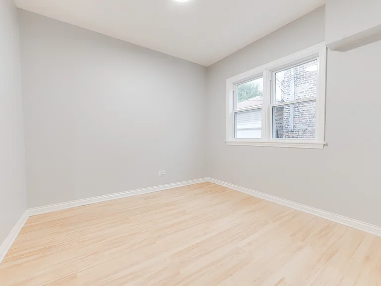 2625 S Union Ave — Photo 7