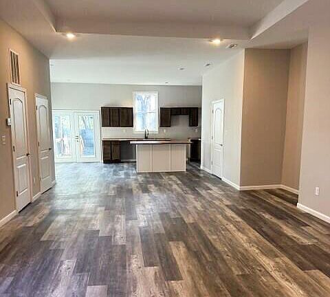 3rd image of 428 E Ormsby Ave
