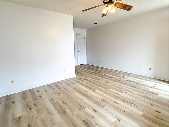 2nd image of 409 Roosevelt Ave APT B