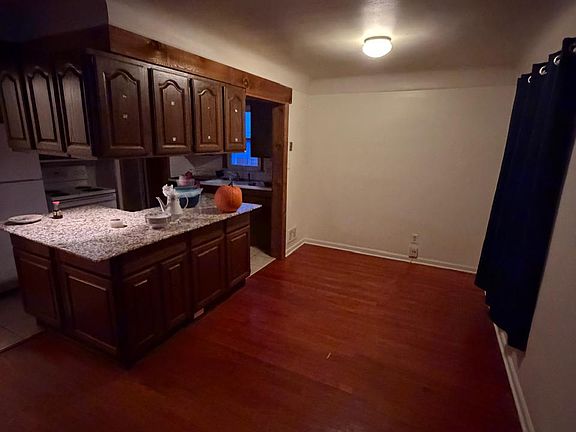 5th image of 1741 Moran Ave