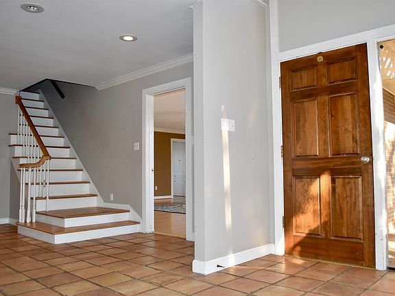 3rd image of 104 Highland Park Dr