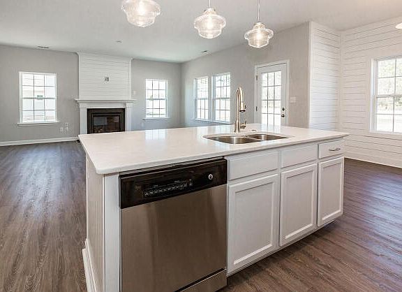 These photos are representative of this floor plan, but all options may not be available in every co