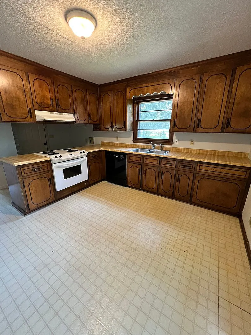 3BD/ 2BA W Fredericks Street — Photo 4