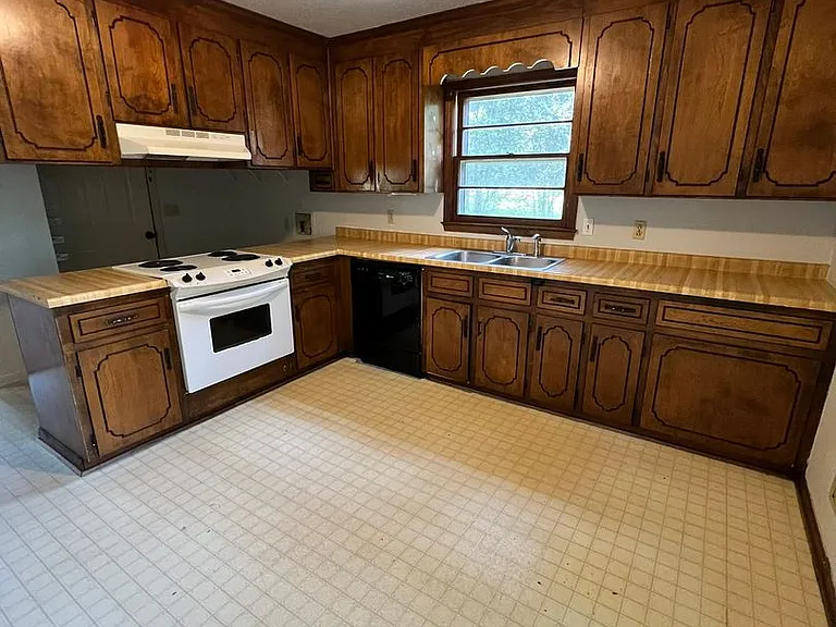 503 W Fredericks St — Photo 4