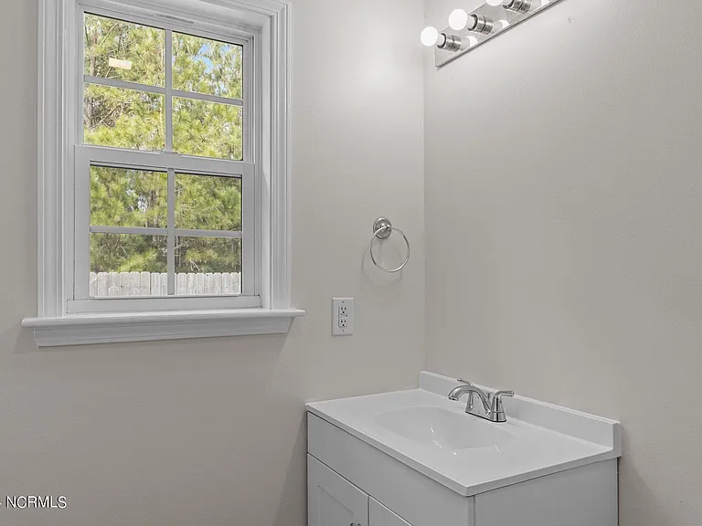 104 Blue Bird Ln — Photo 37