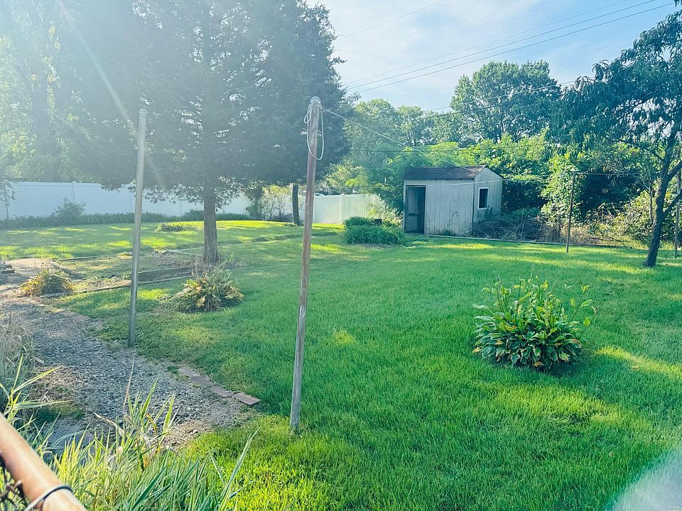 2nd image of 1120 Darding Dr