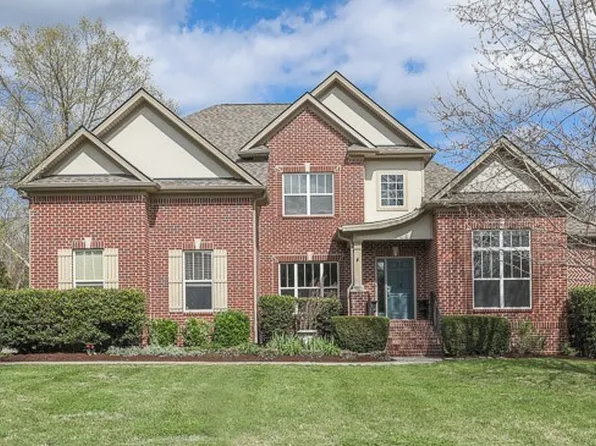 1060 Dorset Dr, Hendersonville, TN 37075