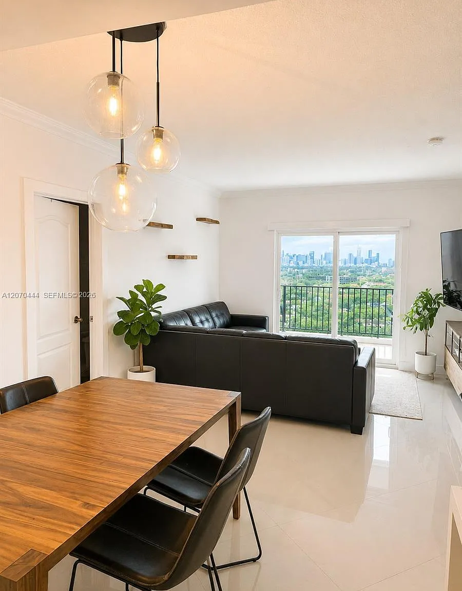 Gables View Condo — Photo 1