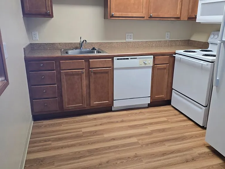 Latitude 44 Apartments — Photo 35