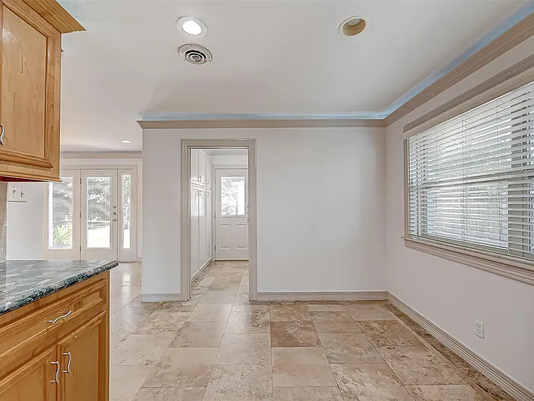 5611 Briarbend Dr — Photo 24