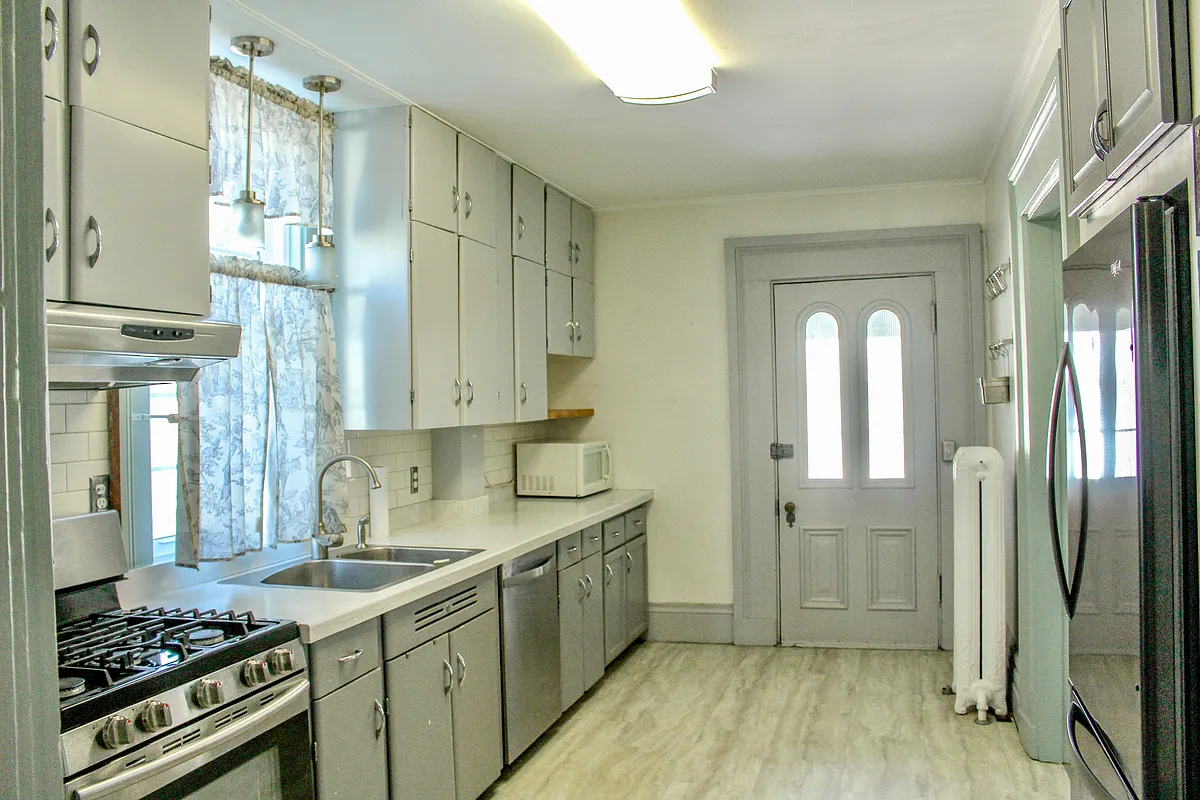 Building Photo - 1441 Park Ave