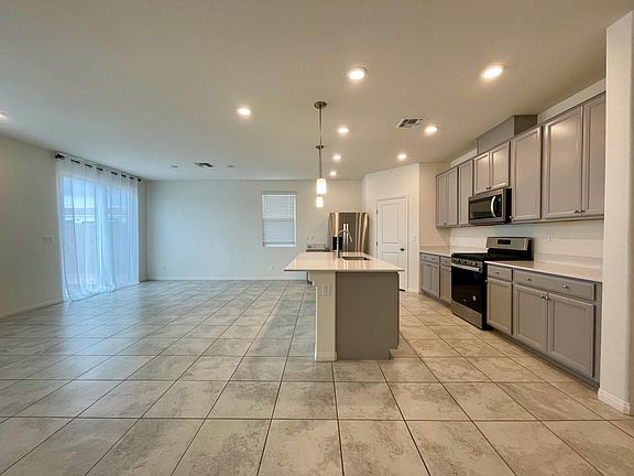 4th image of 8545 Dianchi Ave