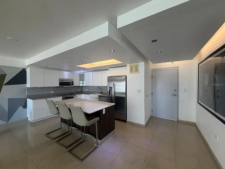 Metro Plaza Tower 305 Calle Villamil — Photo 8